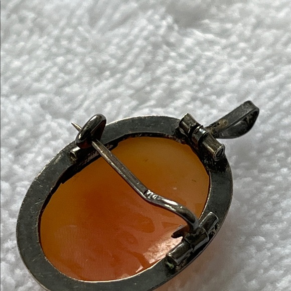 Source Unknown Cameo Brooch in Orange and White - Picture 4 of 10